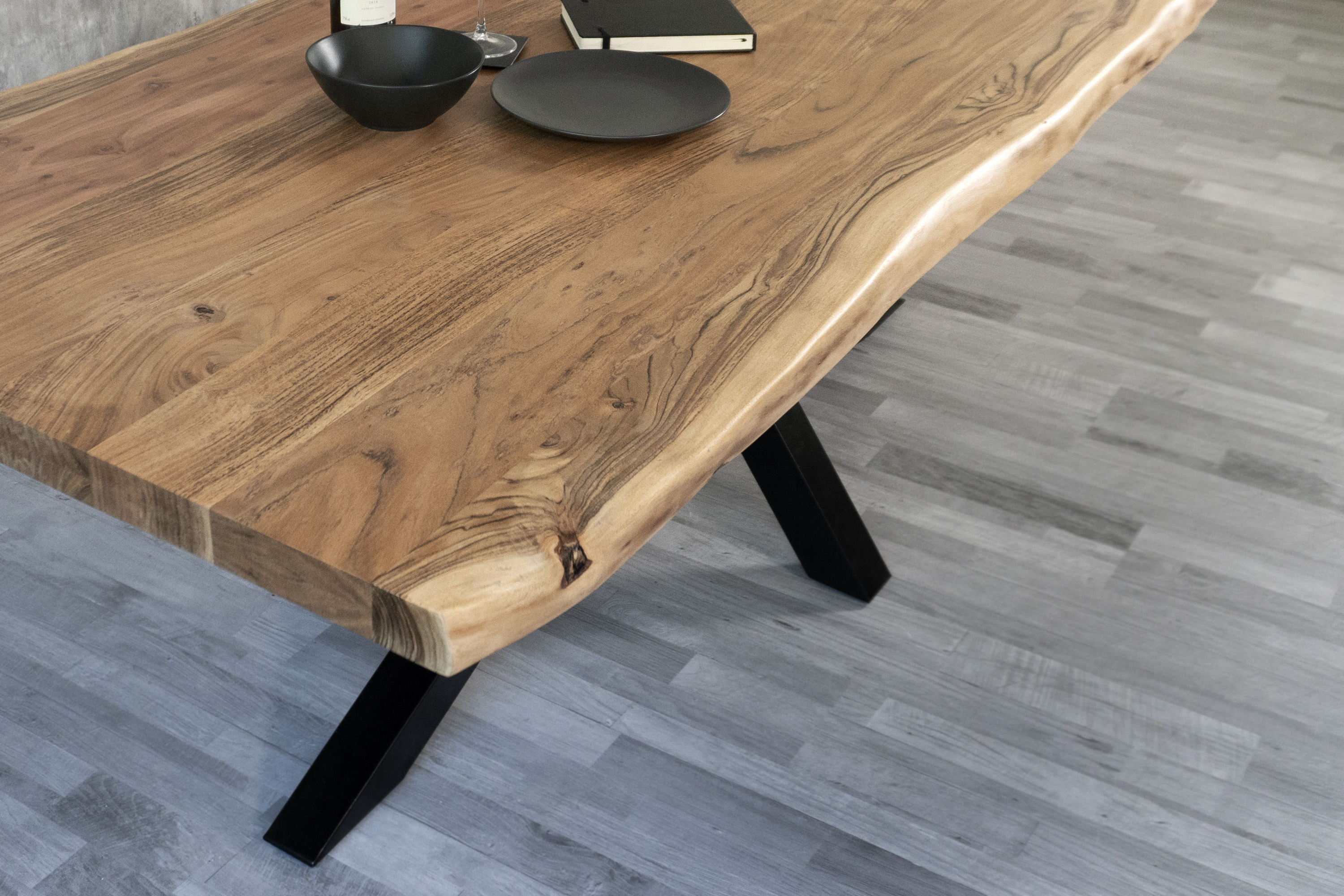 Esstisch Baumkante massiv Akazie Natur 280 x 120 Spider-Gestell schwarz CALI