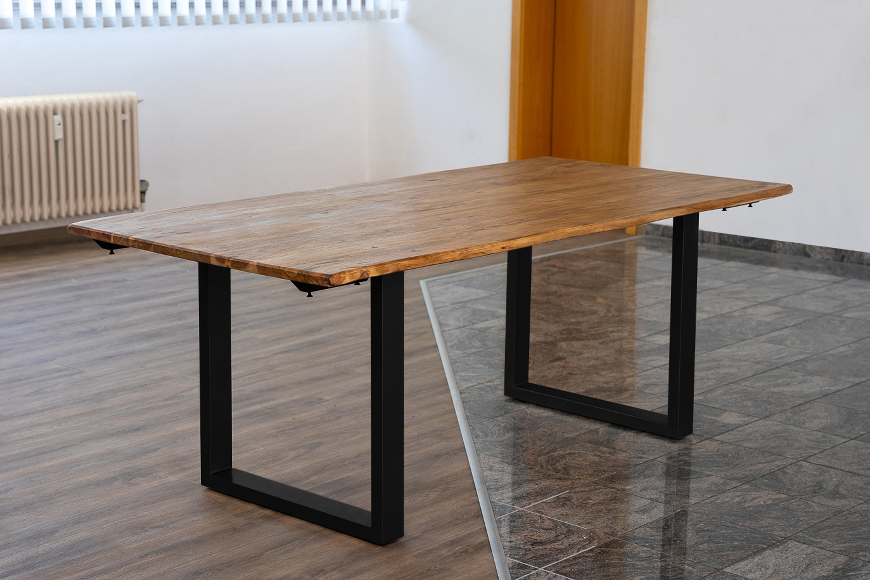 Baumkantentisch Akazie stonefarben 180 (280) x 90 cm Ansteckplatten schwarz NORINA Baumkantentisch Akazie stonefarben 180 (280) x 90 cm Ansteckplatten schwarz NORINA