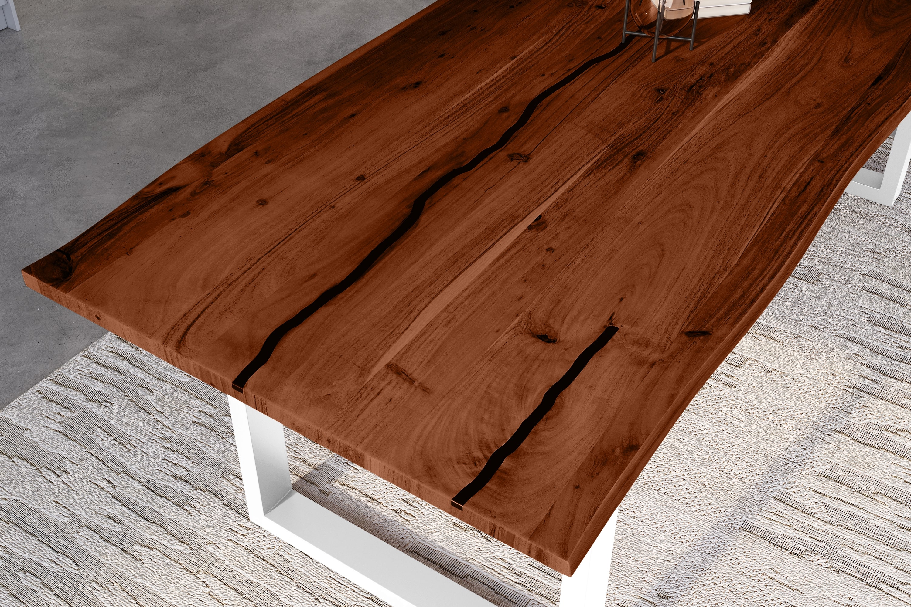 Baumkantentisch Akazie mit schwarzen Resin-Adern nussbaumfarben 300 x 100 cm U-Gestell weiß POLLY