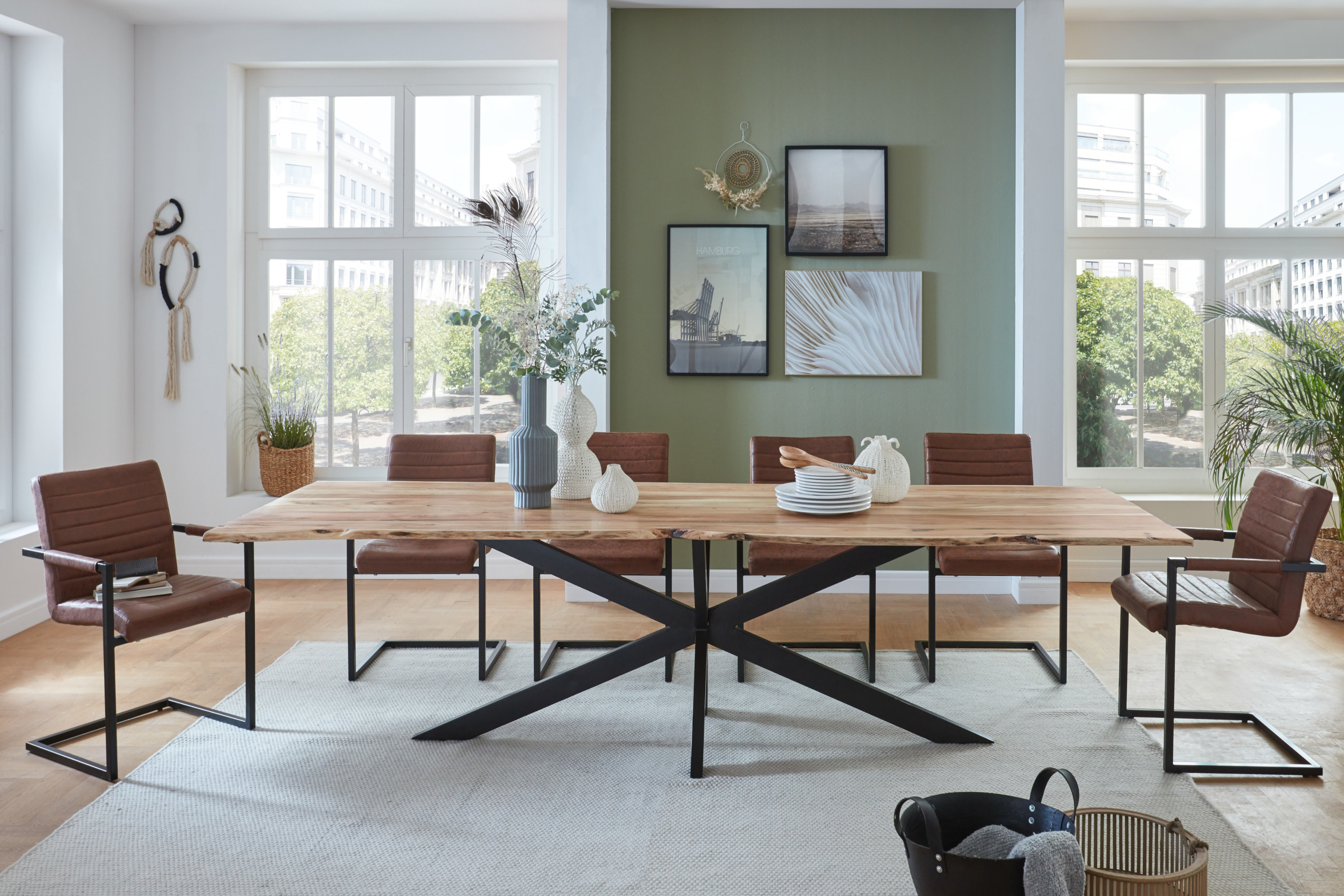 Esstisch Baumkante massiv Akazie natur 220 x 100 cm Spider-Gestell schwarz Kalea