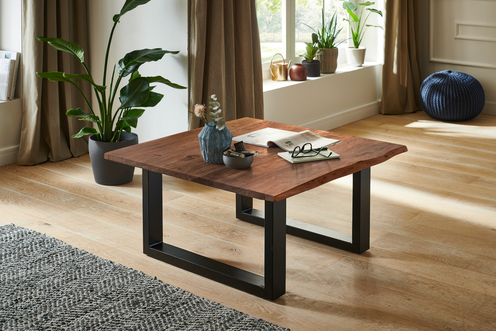  Couchtisch Baumkante massiv Akazie nussbaum 90 x 90 schwarz NOAH