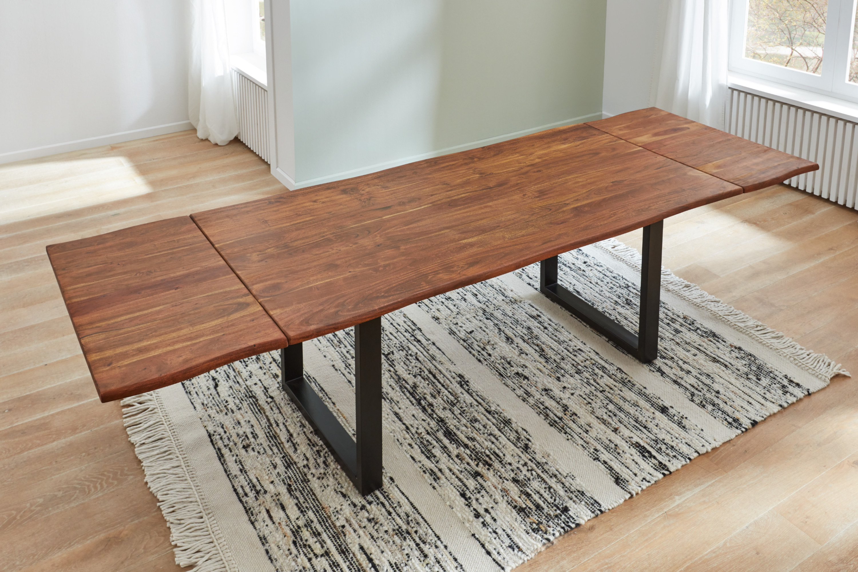 Baumkantentisch Akazie nougatfarben 160 (260) x 90 cm Ansteckplatten schwarz NORINA Baumkantentisch Akazie nougatfarben 160 (260) x 90 cm Ansteckplatten schwarz NORINA