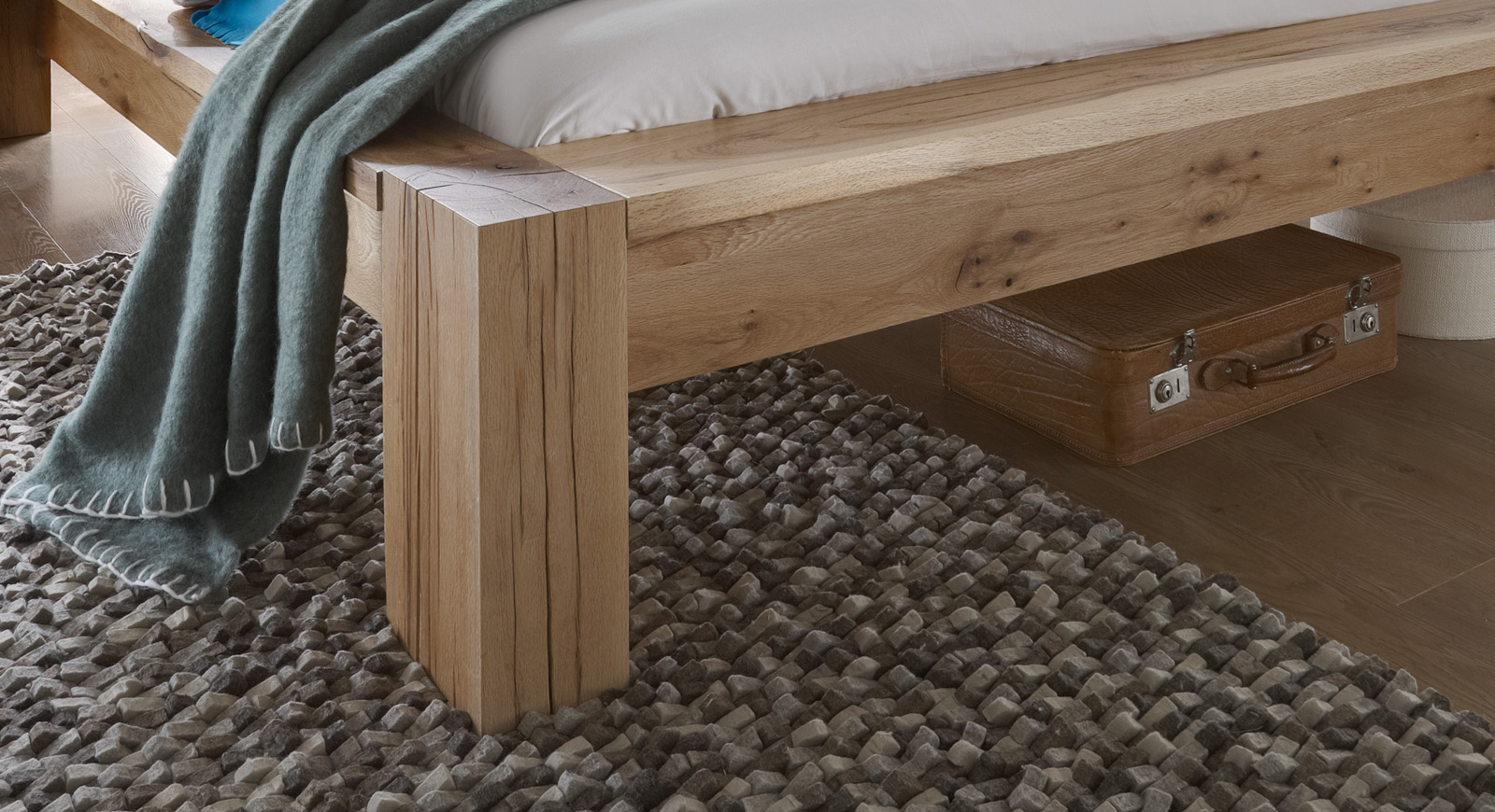 Balkenbett Holzbett 180 x 200 cm massiv Eiche CARLA