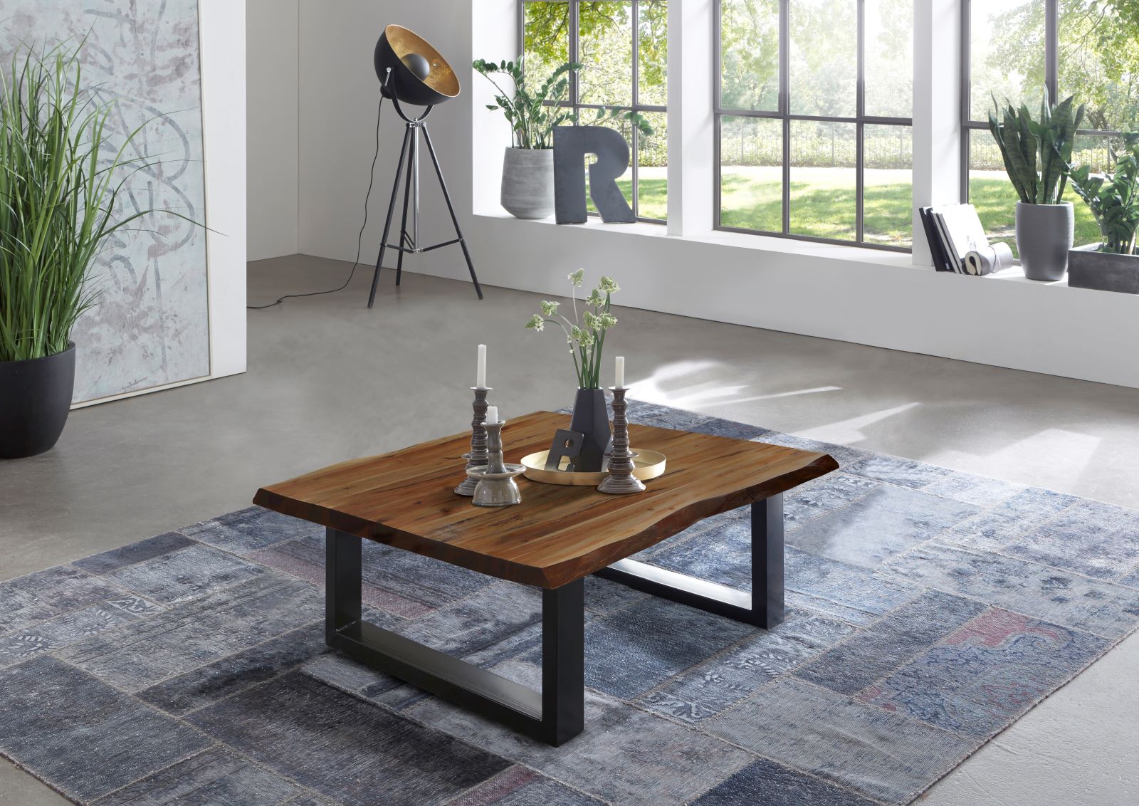  Couchtisch Baumkante massiv Akazie nussbaum 90 x 90 schwarz NOAH