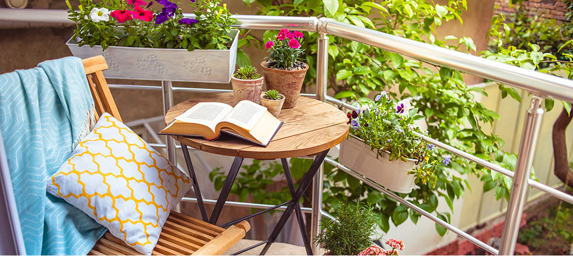 Genießen Sie die Sonne auf Ihrem Balkon