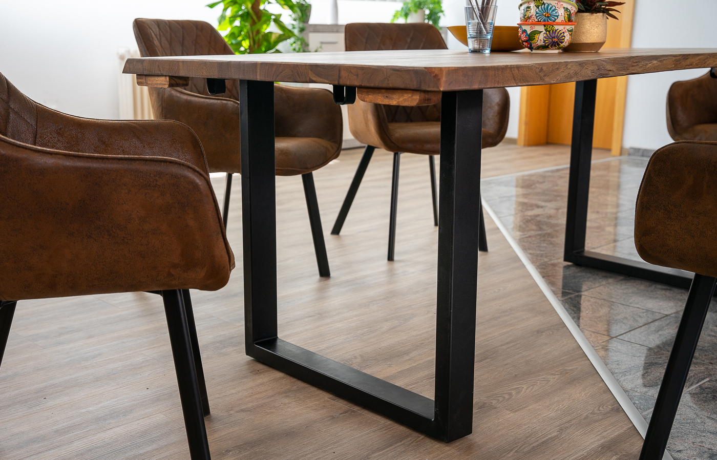 Esstisch Baumkante Akazie nougat 220 (320) x 100 mit Ansteckplatten BARCELONA