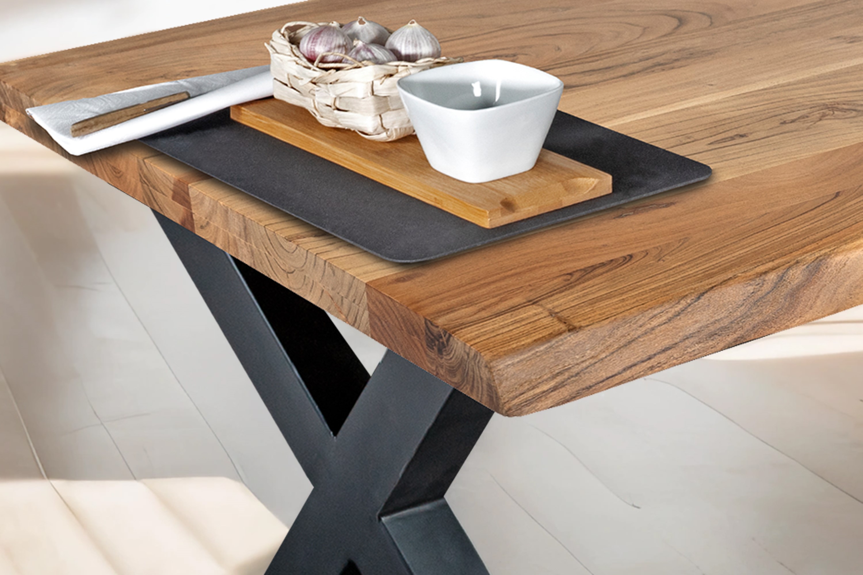 Esstisch Baumkante massiv Akazie Natur 140 x 80 X-Gestell schwarz TOMASO