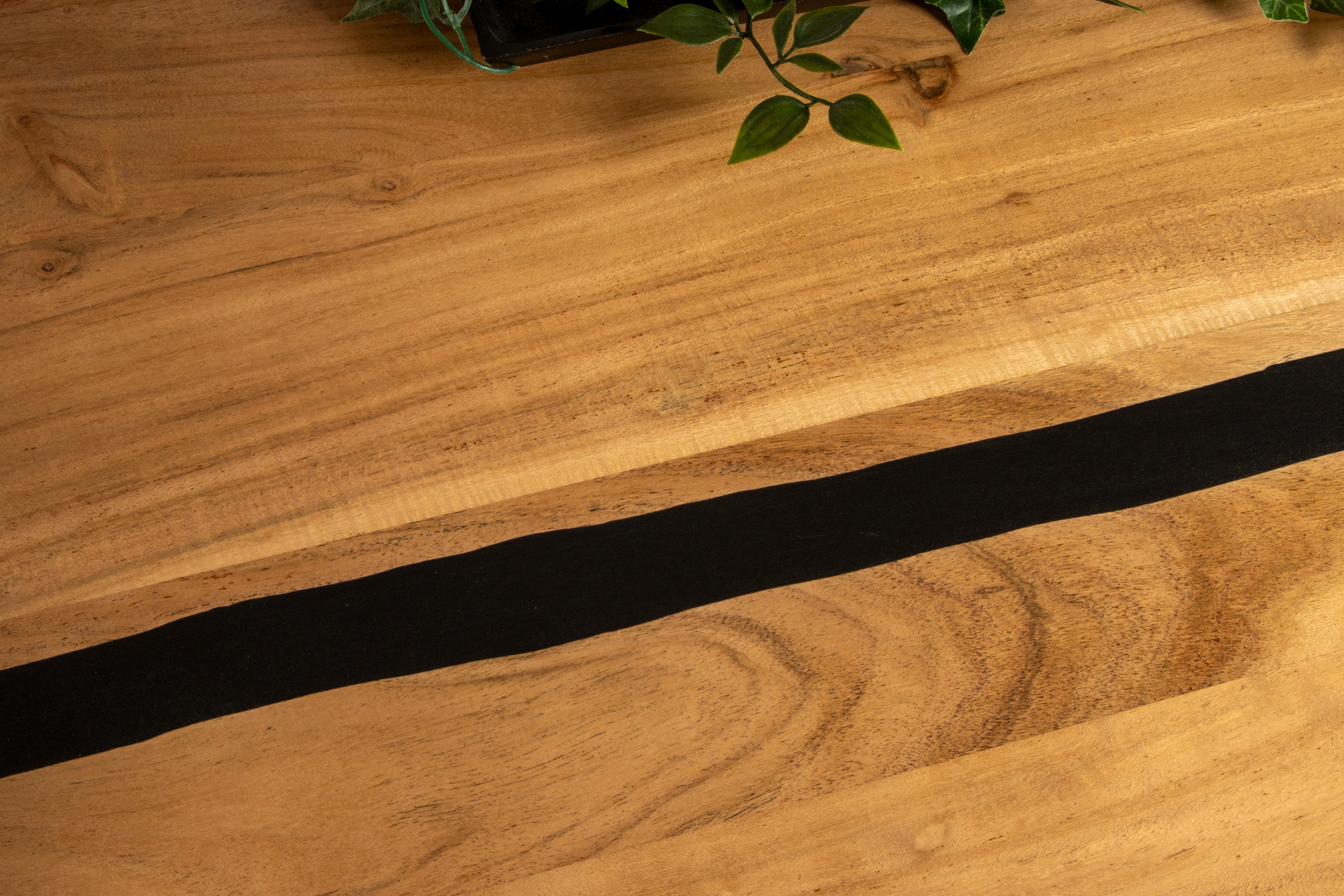 Esstisch 240 x 100 cm Akazie massiv natur mit schwarzen Resin-Adern Spider-Gestell schwarz PETER