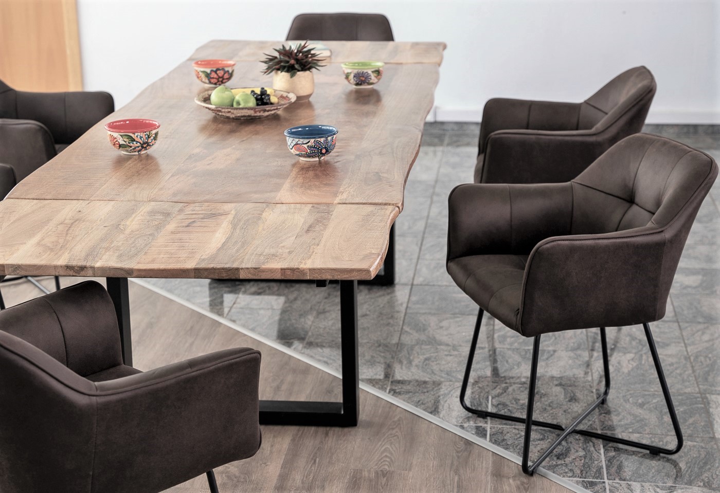 Esstisch Baumkante Mango natur 220 (320) x 100 cm Ansteckplatten schwarz NOAR