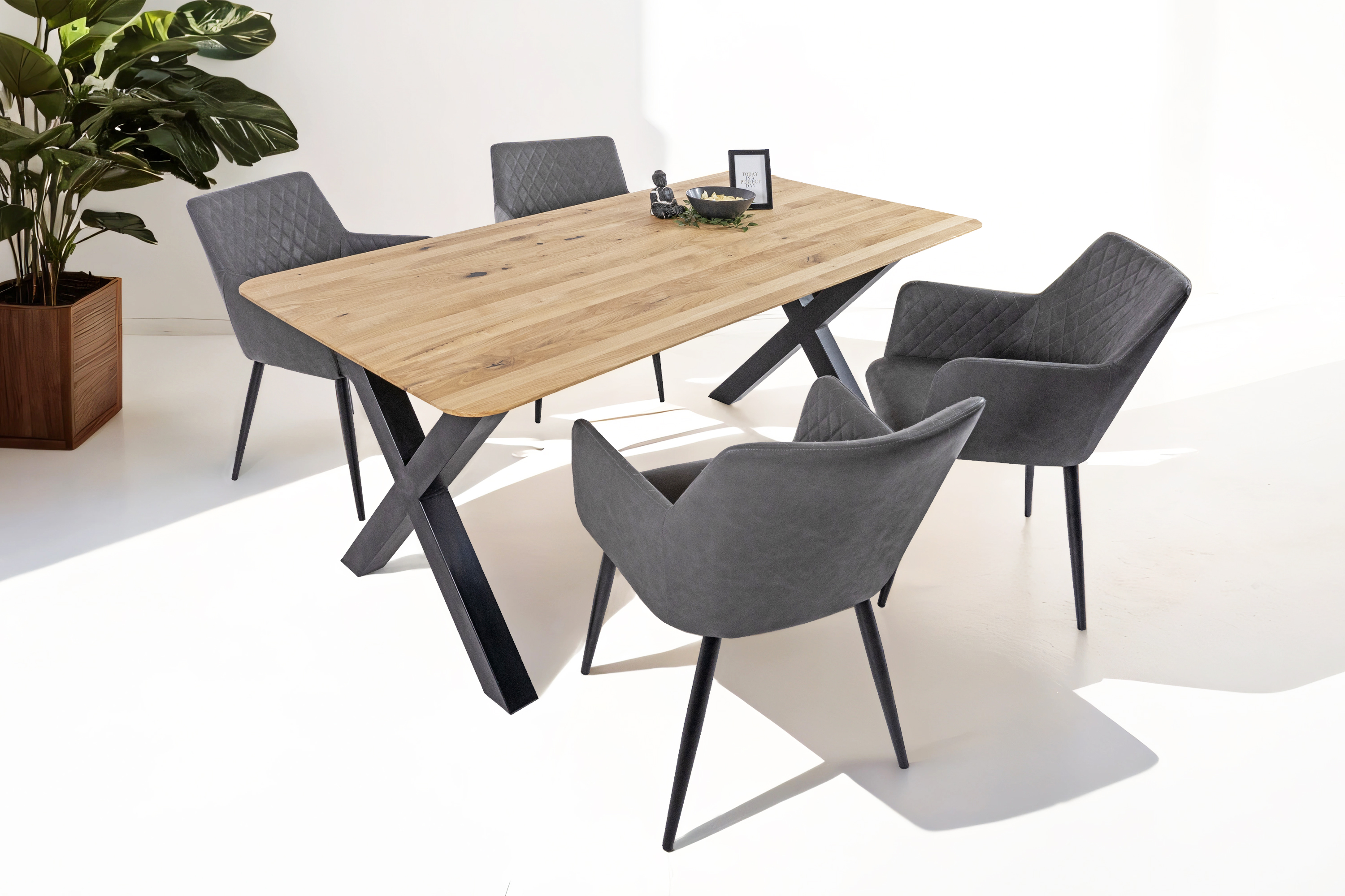 Esszimmertisch Schweizer Kante rund massiv & geölt Eiche 200x100 schwarz X-Gestell Lotte