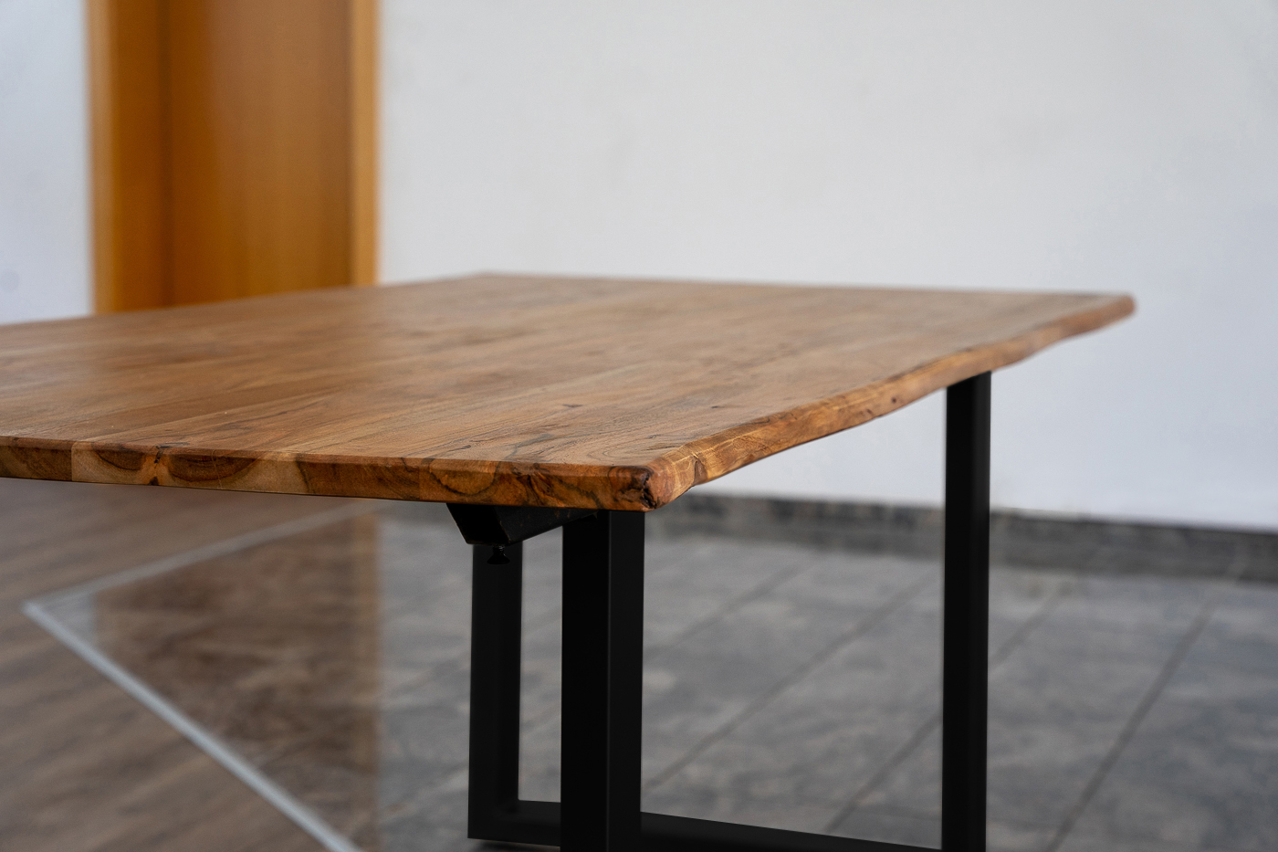 Baumkantentisch Akazie stonefarben 180 (280) x 90 cm Ansteckplatten schwarz NORINA Baumkantentisch Akazie stonefarben 180 (280) x 90 cm Ansteckplatten schwarz NORINA