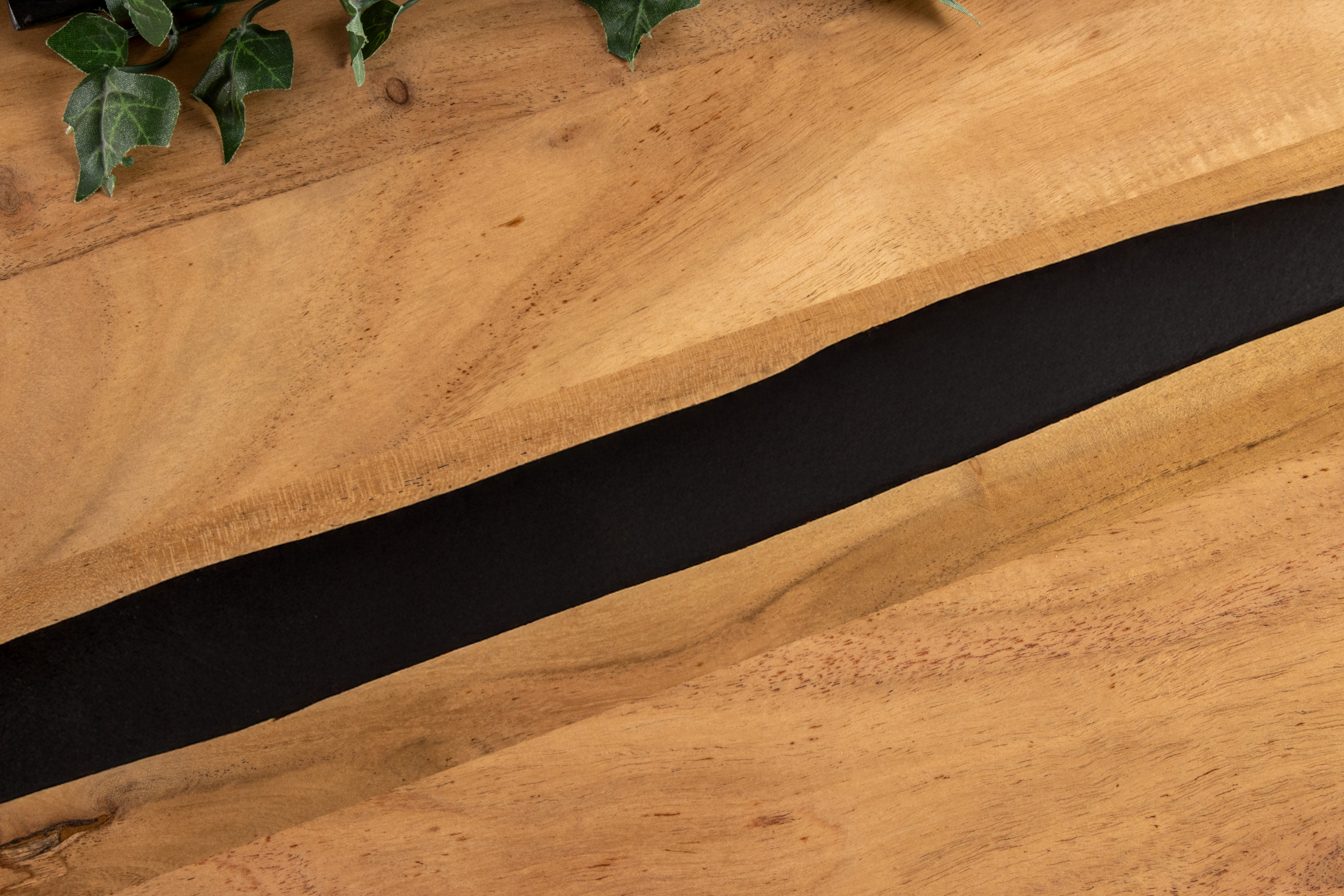 Esstisch 240 x 100 cm Akazie massiv natur mit schwarzen Resin-Adern X-Gestell schwarz PETER