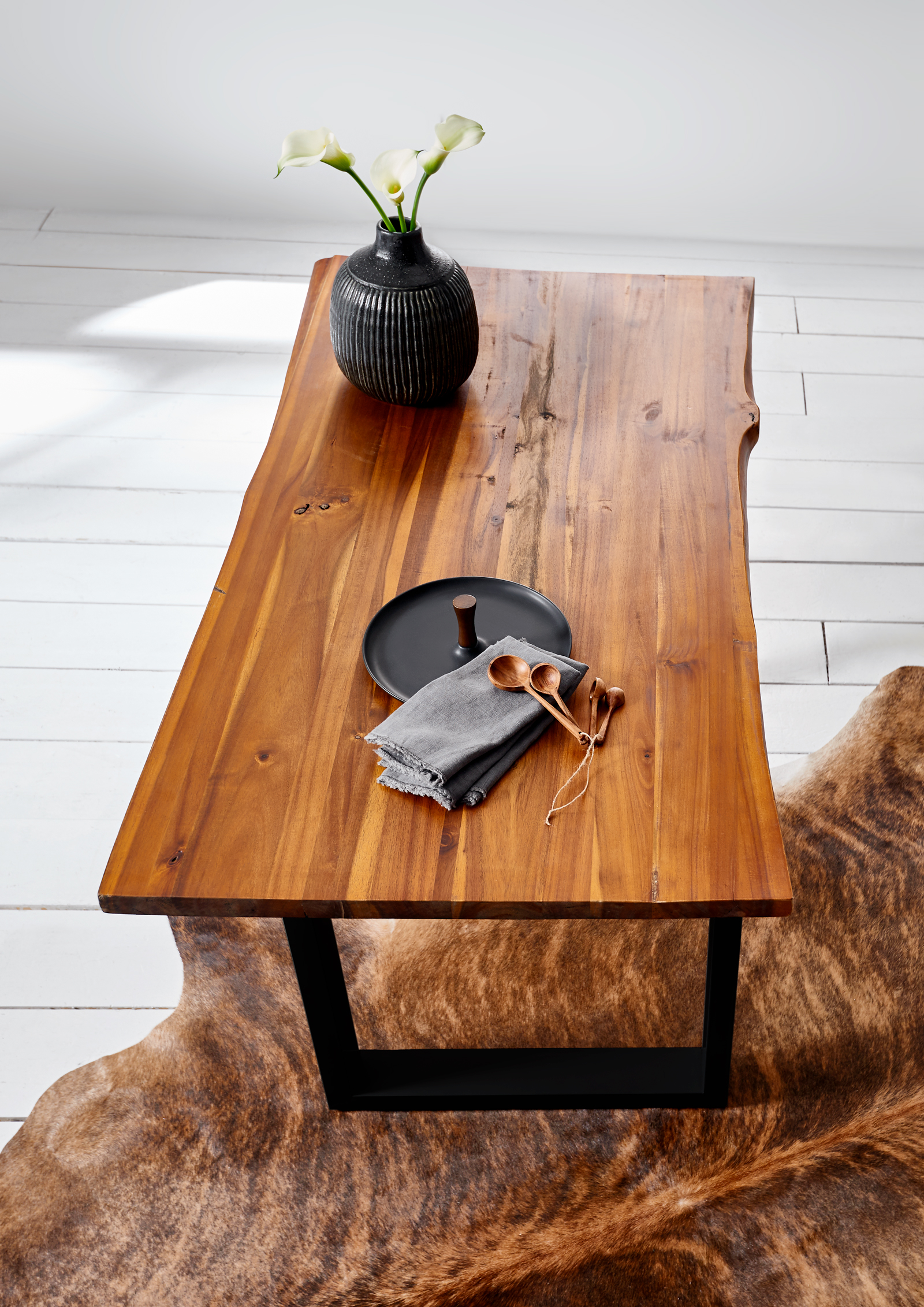 Esstisch Baumkante massiv Akazie cognac 180 x 90 schwarz Esra