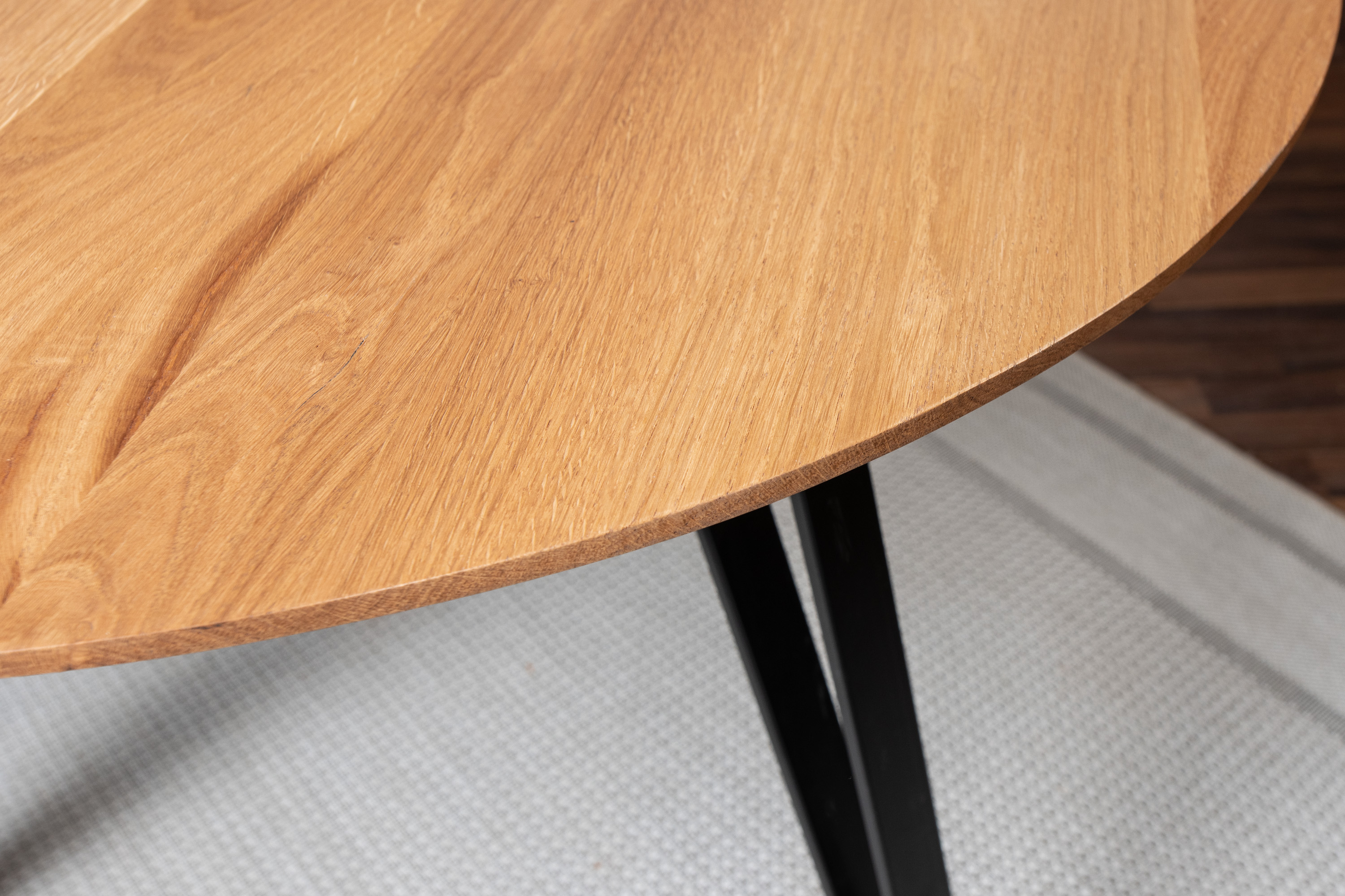  Runder Esszimmertisch massiv Eiche Schweizer Kante 100 cm Hairpin schwarz DREAM