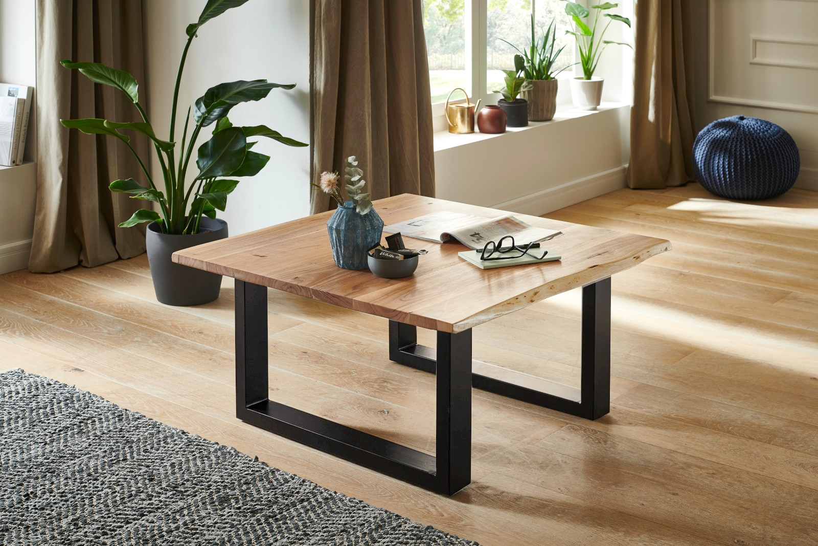  Couchtisch Baumkante massiv Akazie natur 80 x 80 schwarz NOAH