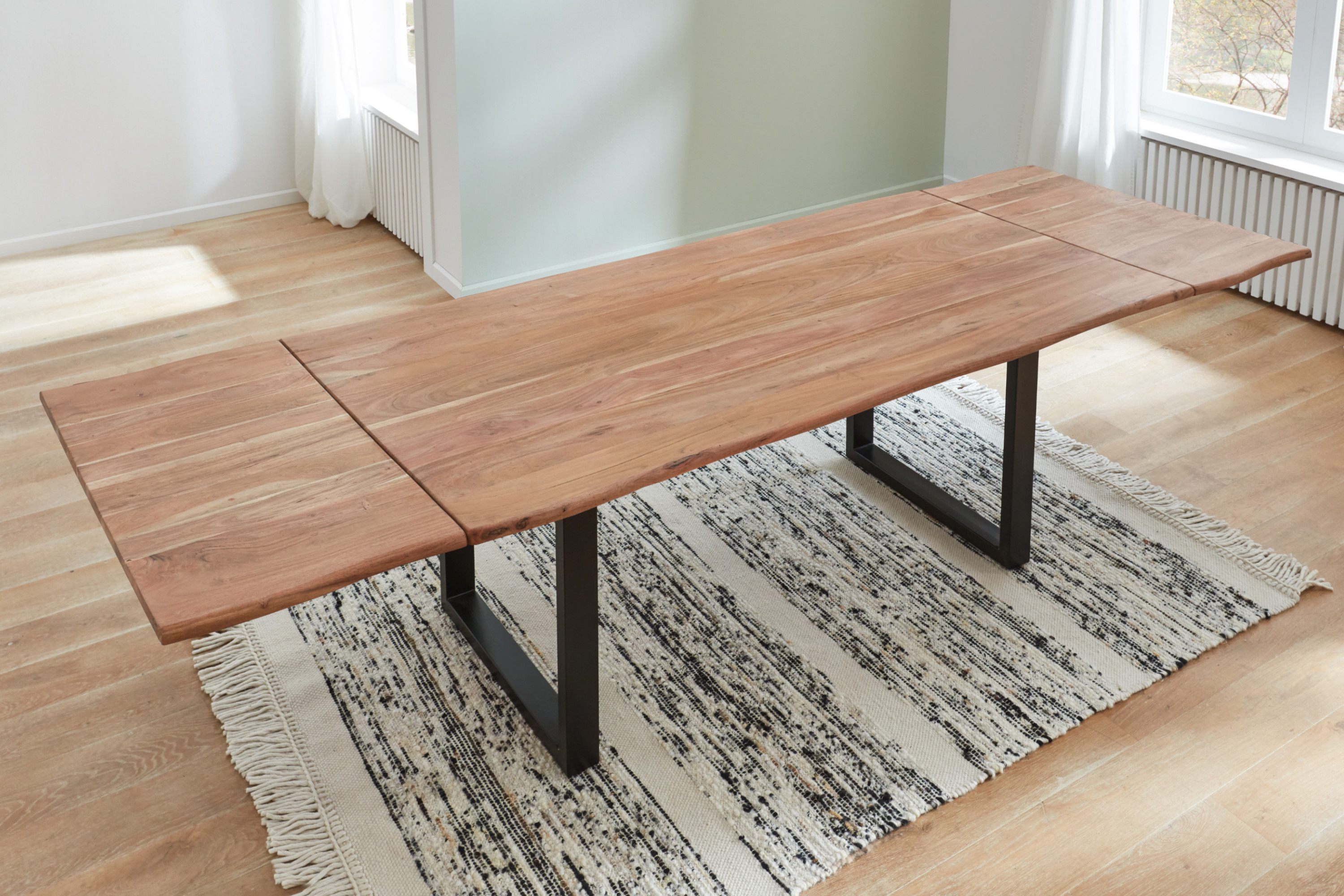 Baumkantentisch Akazie stonefarben 180 (280) x 90 cm Ansteckplatten schwarz NORINA Baumkantentisch Akazie stonefarben 180 (280) x 90 cm Ansteckplatten schwarz NORINA