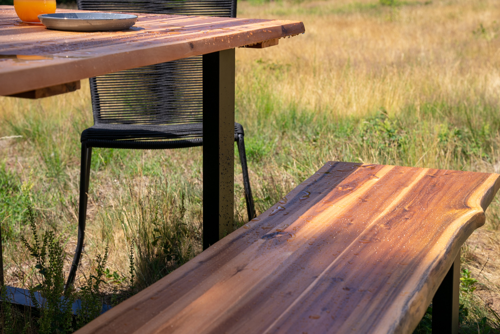 Outdoor-Baumkantenbank 180 x 40 cm Akazie mit U-Gestell Schwarz AVILA