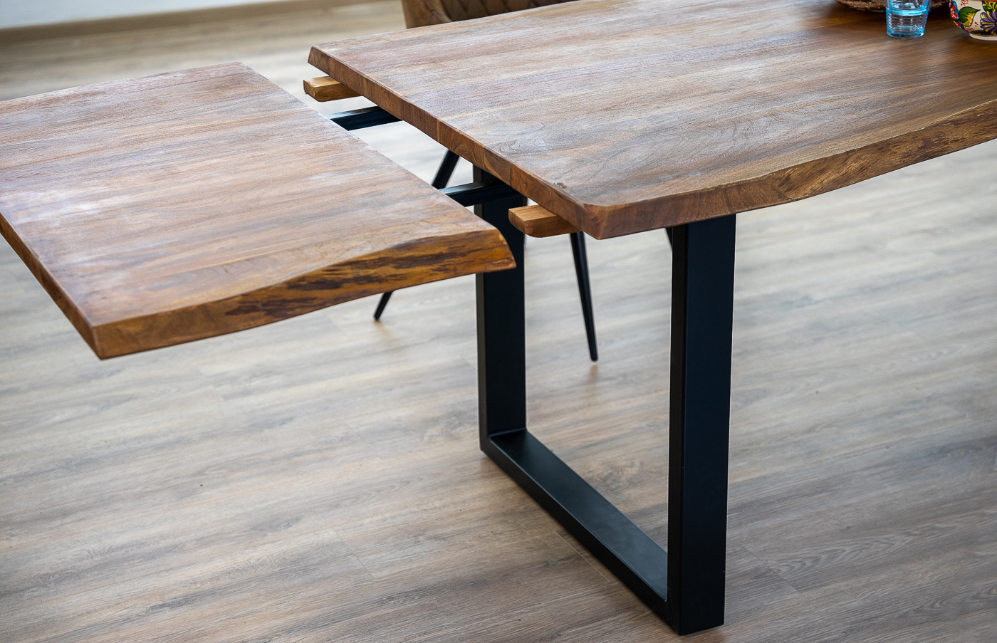Esstisch Baumkante Akazie nougat 220 (320) x 100 mit Ansteckplatten BARCELONA