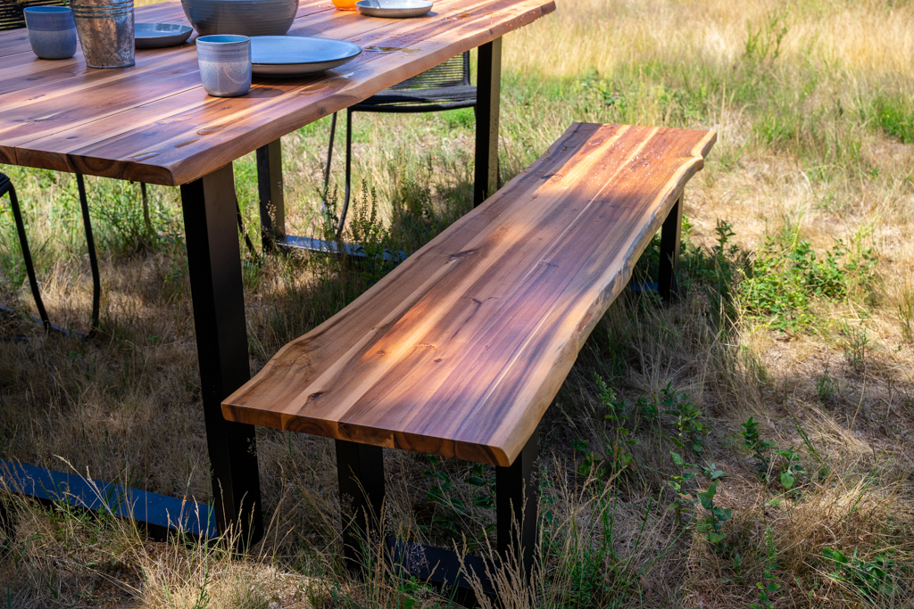 Outdoor-Baumkantenbank 180 x 40 cm Akazie mit U-Gestell Schwarz AVILA