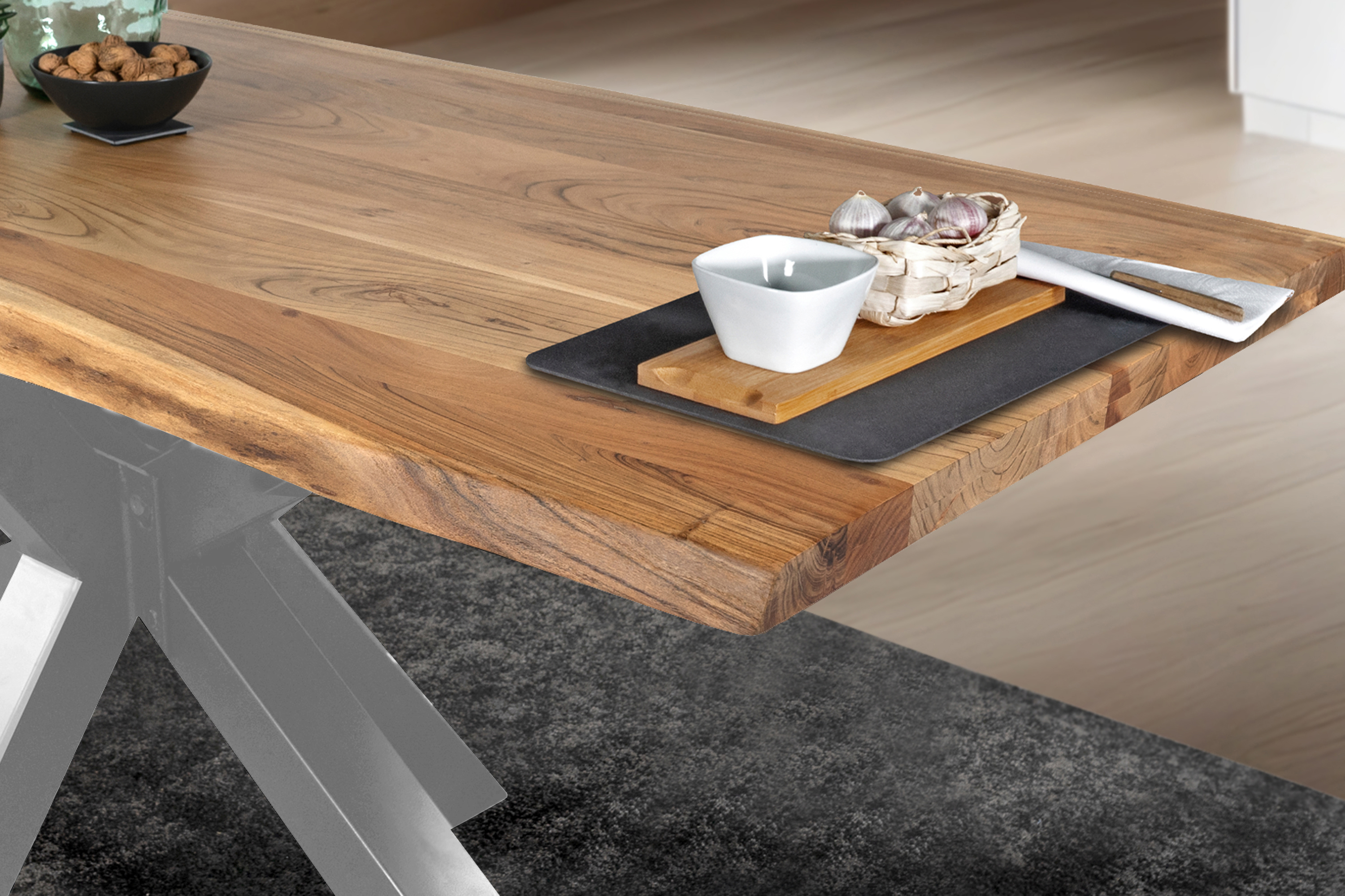 Esstisch Baumkante massiv Akazie Natur 140 x 80 Spider-Gestell silber TIM