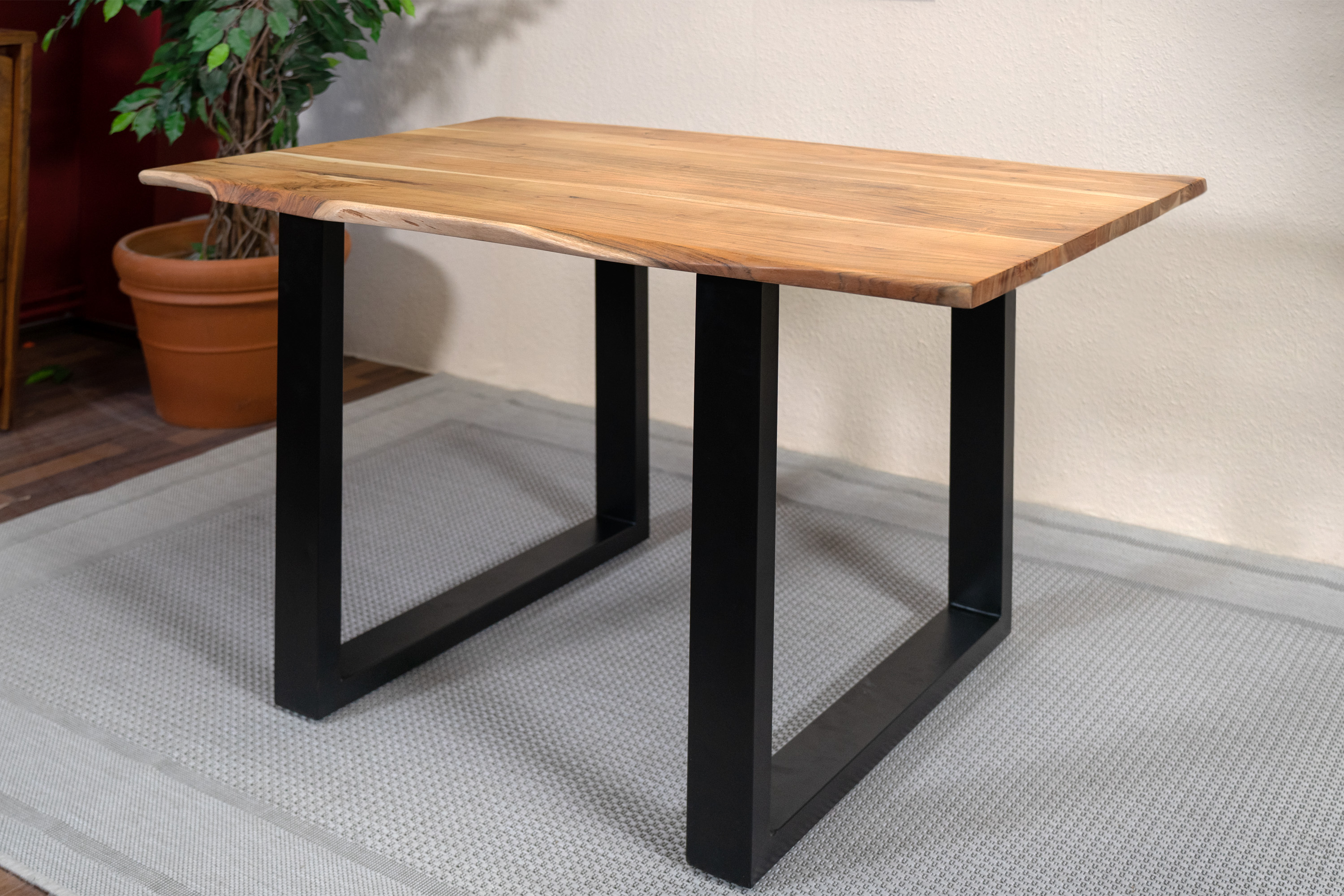 Esstisch Baumkante massiv Akazie natur 120 x 80 schwarz QUINN Esstisch Baumkante massiv Akazie natur 120 x 80 schwarz QUINN