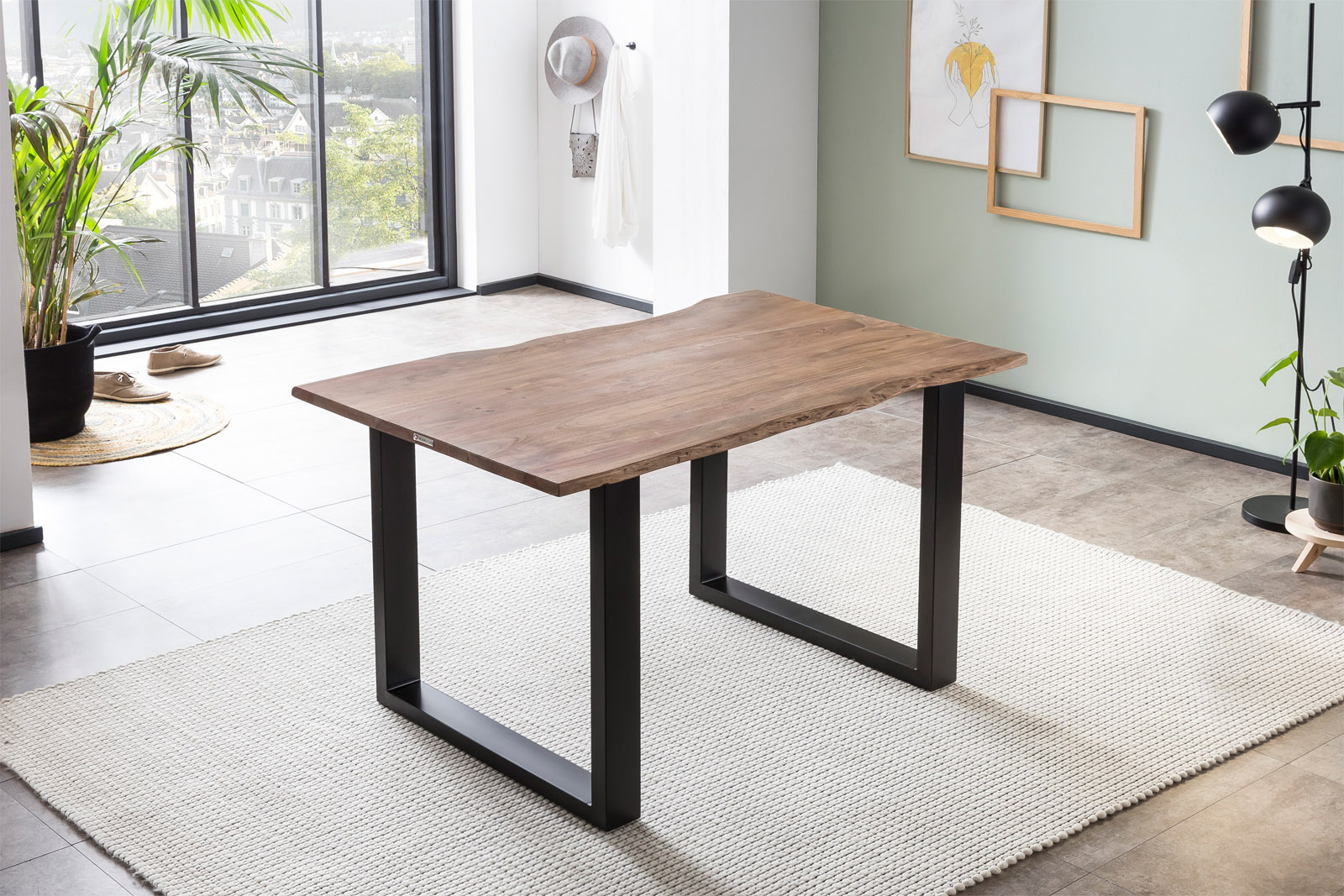 Esstisch Baumkante massiv Akazie stonefarben 140 x 80 cm schwarz LAURINA