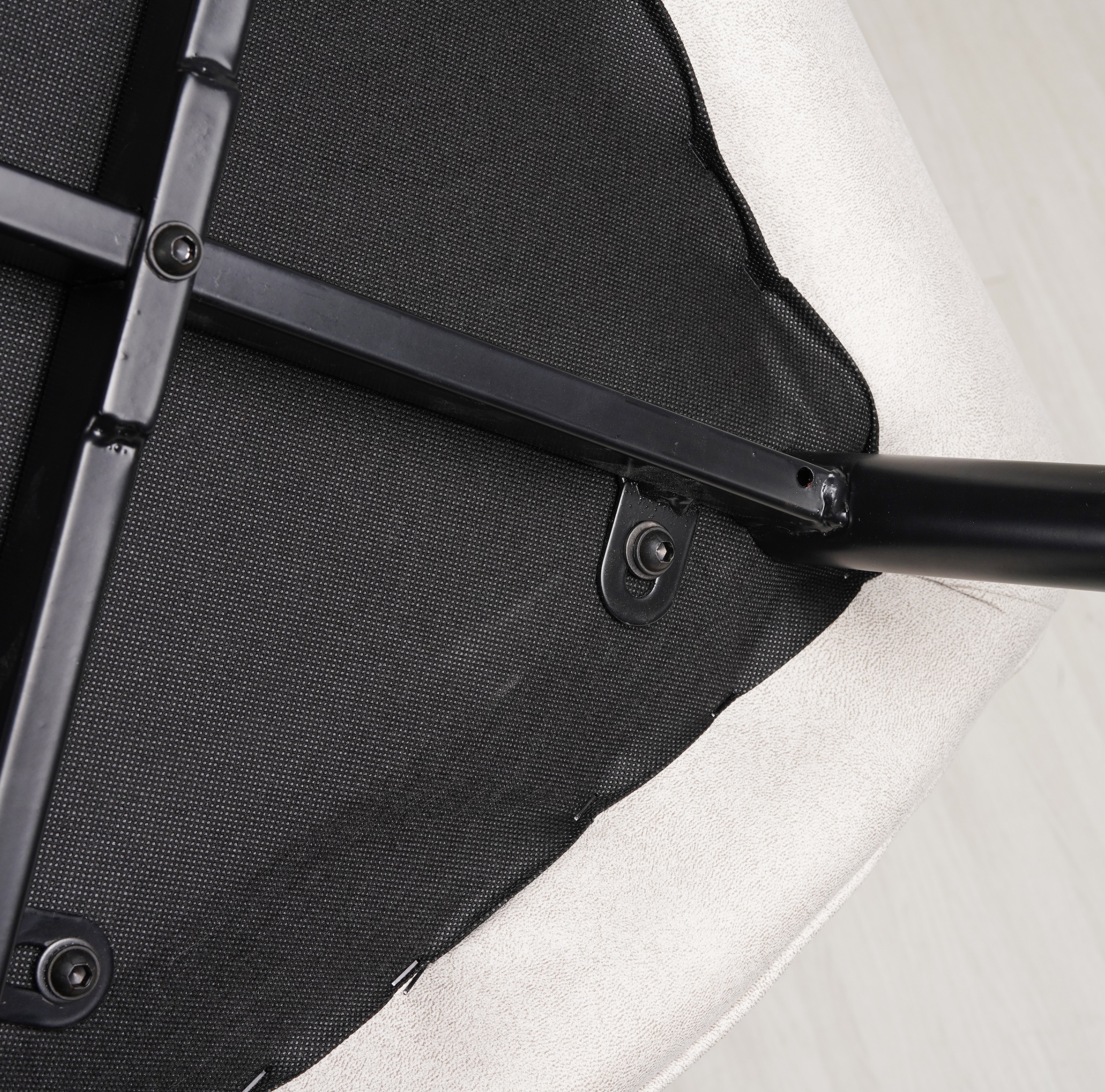 Esszimmer Armlehnstuhl Stoffbezug Cappuccino, Schwarze Metallfüße ELLI