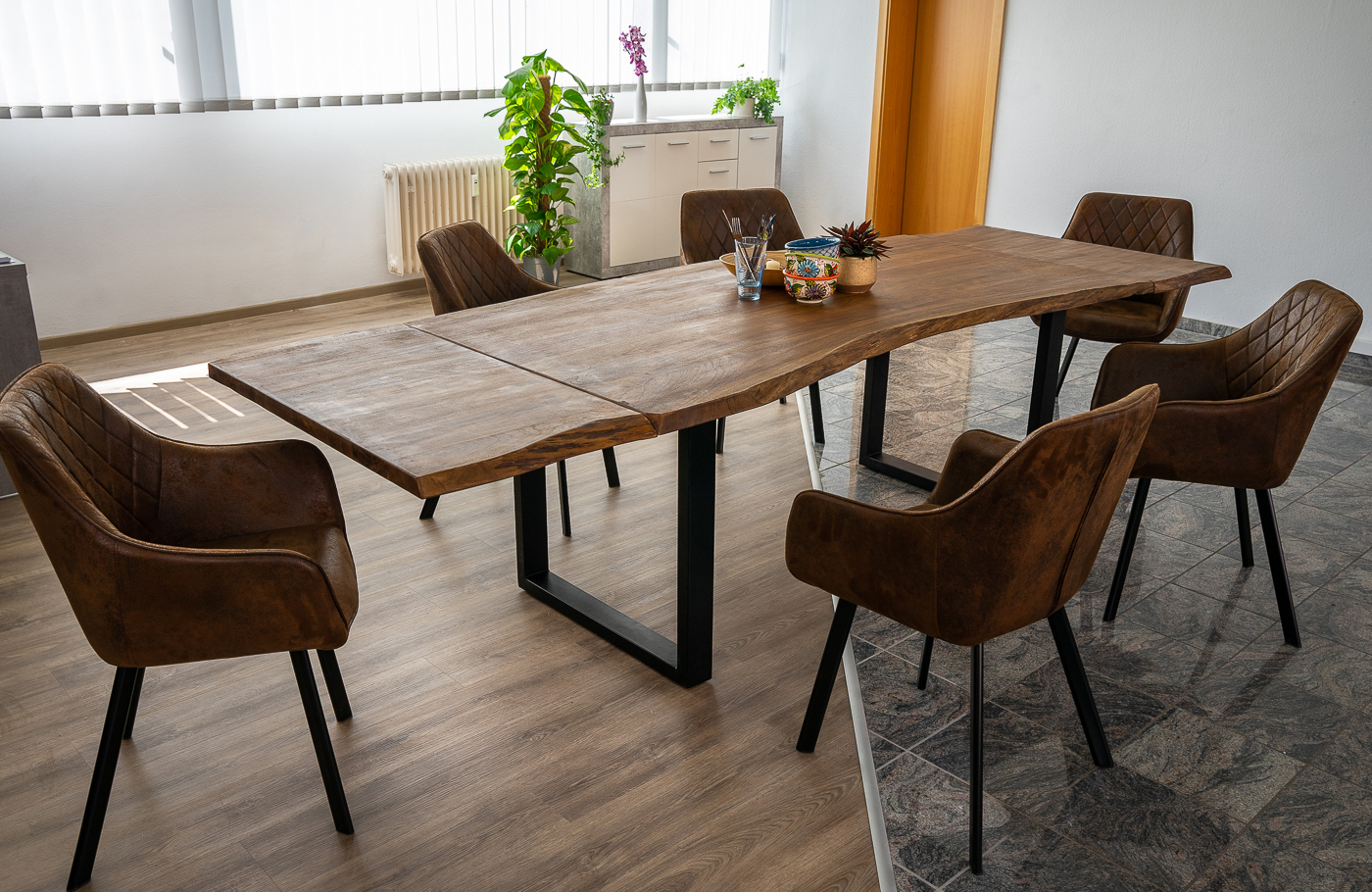  Esstisch Baumkante Akazie nougat 220 (320) x 100 mit Ansteckplatten BARCELONA