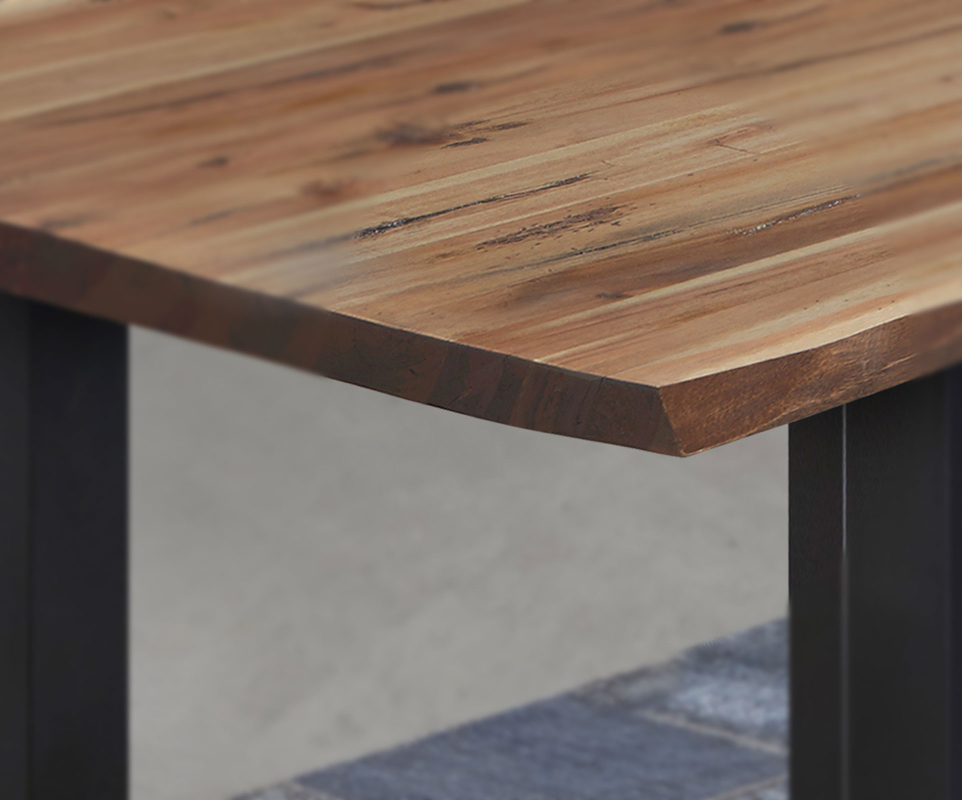  Bartisch Baumkante massiv Akazie natur 80 x 80 schwarz Quebec