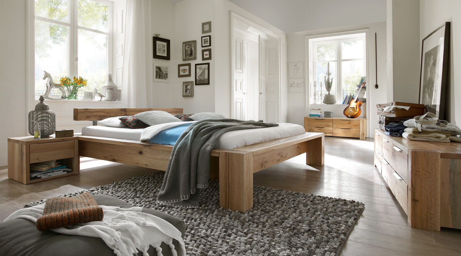 Balkenbett Holzbett 180 x 200 cm massiv Eiche CARLA