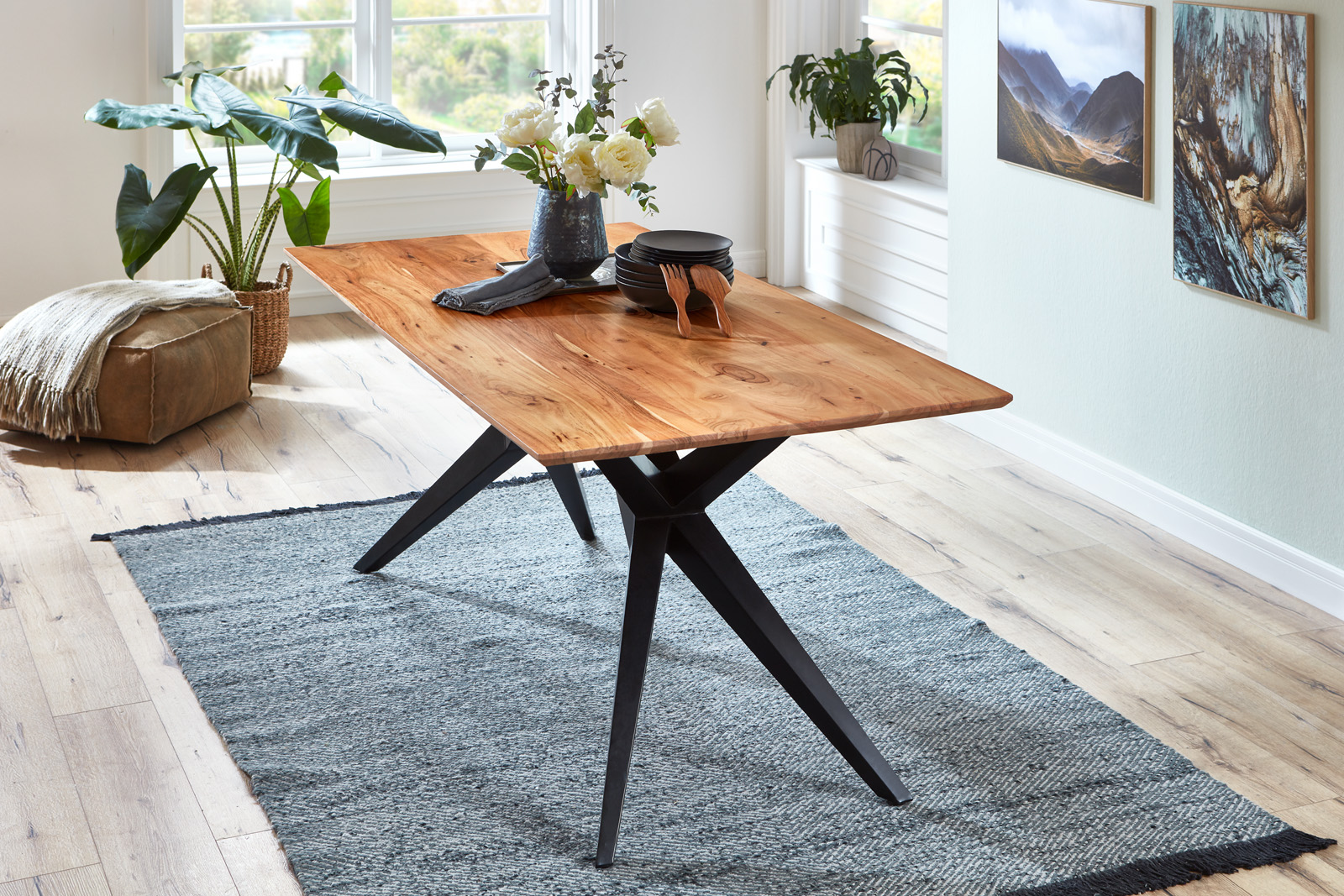 Esstisch Akazie Natur massiv schwarz 200 x 100 cm Schweizer Kante HEIDI