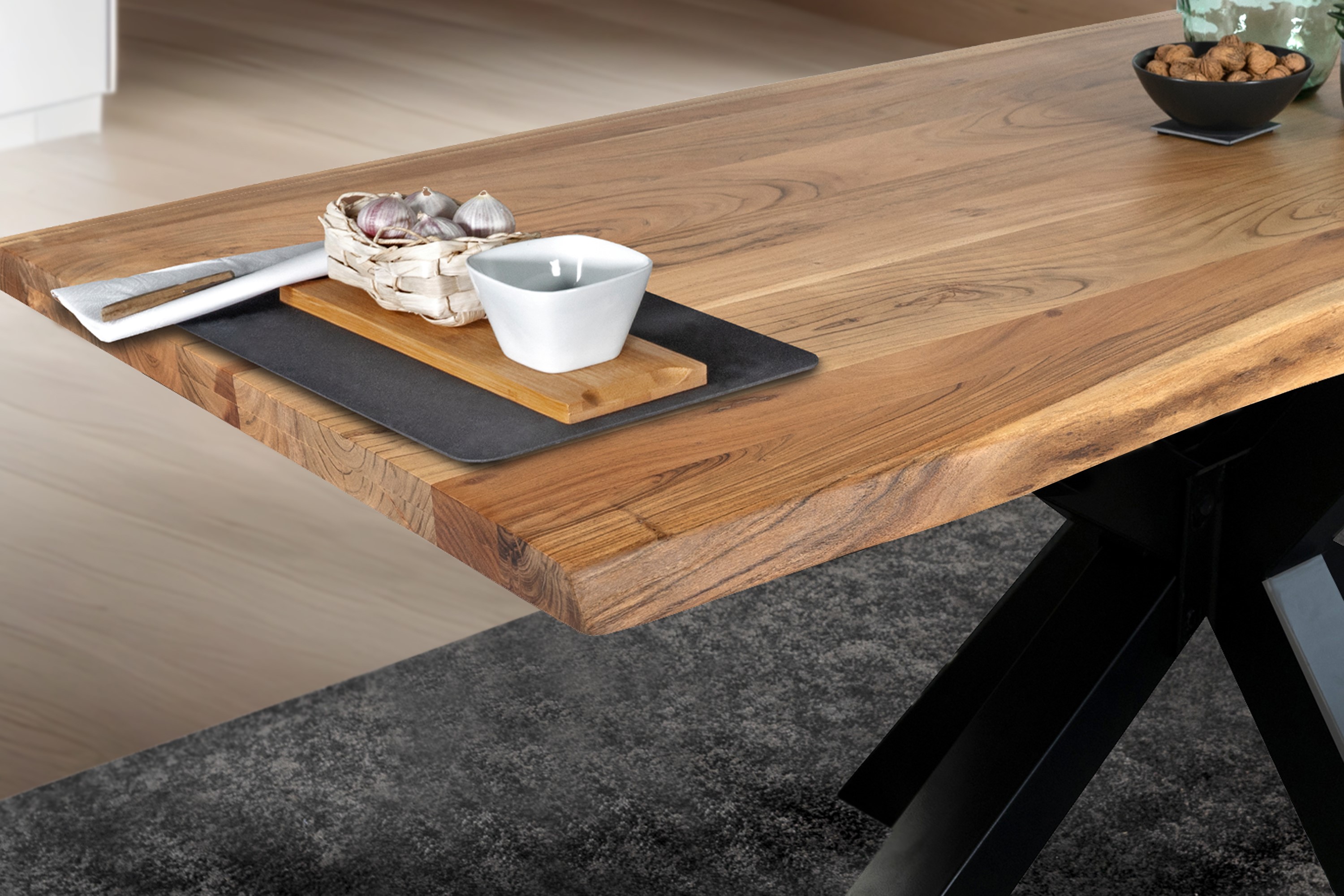 Esstisch Baumkante massiv Akazie Natur 300 x 100 Spider-Gestell schwarz JIM