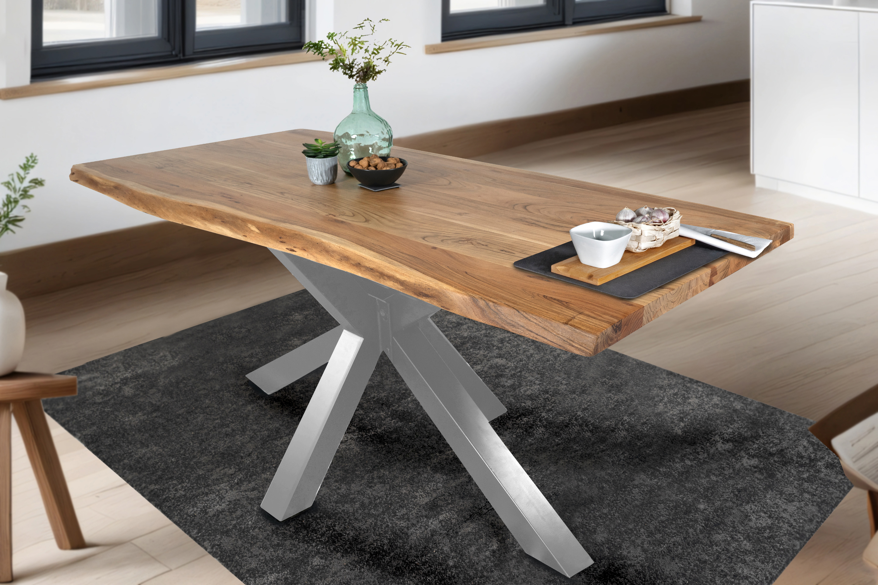 Esstisch Baumkante massiv Akazie Natur 140 x 80 Spider-Gestell silber TIM