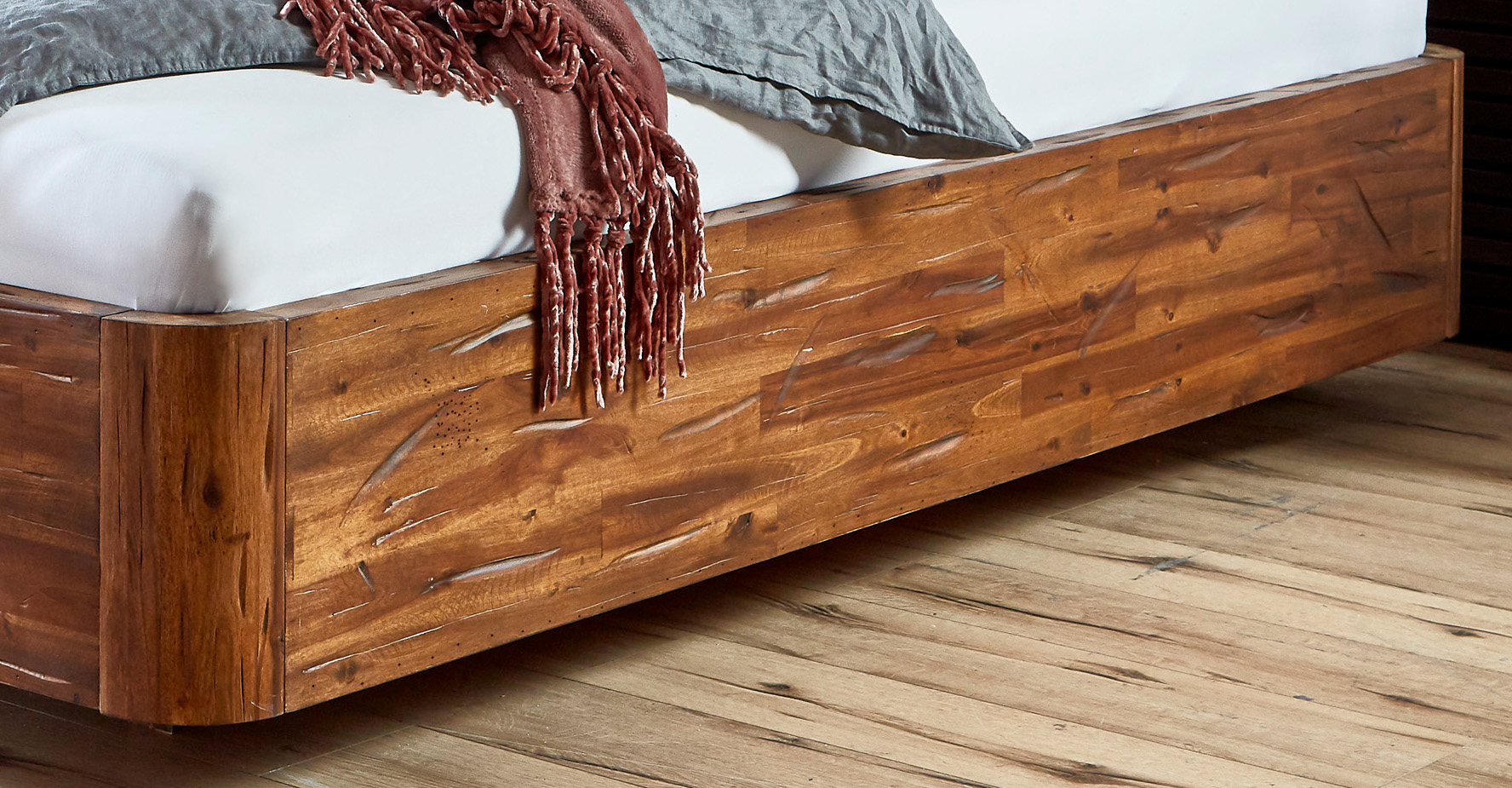  Schwebebett Holzbett Akazienholz 180 x 200 cm geteiltes Kopfteil LANZAROTE