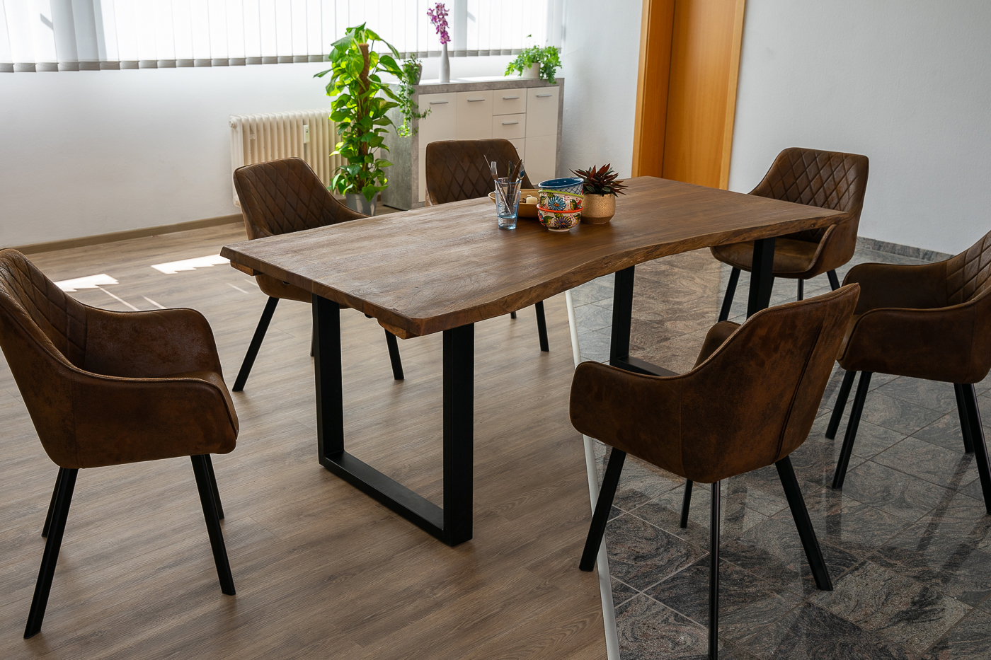 Esstisch Baumkante Akazie nougat 220 (320) x 100 mit Ansteckplatten BARCELONA
