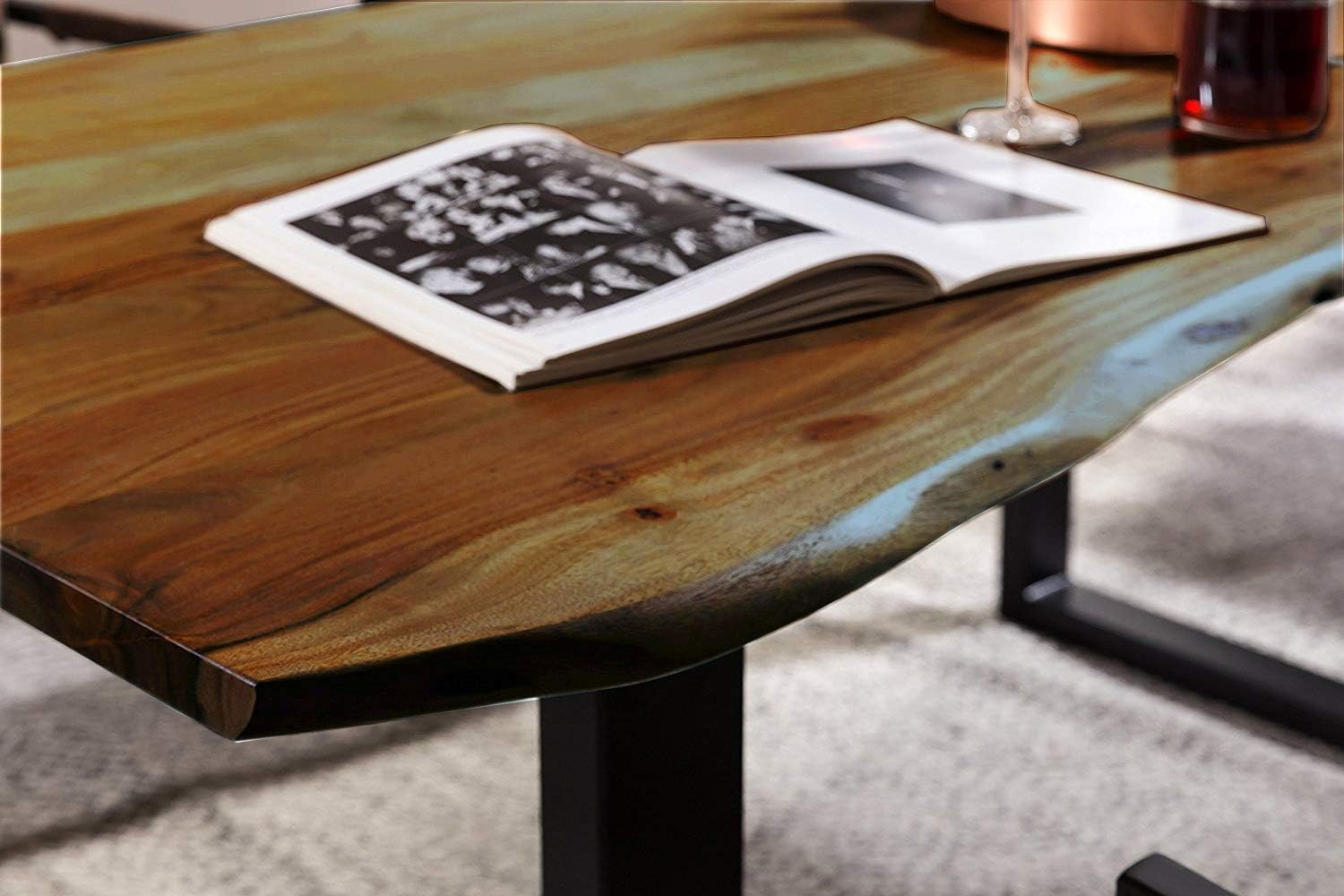 Essgruppe Baumkante massiv 160 x 85 cm Akazie nussbaumfarben U-Gestell schwarz & 6 Stühle schwarz QUINN